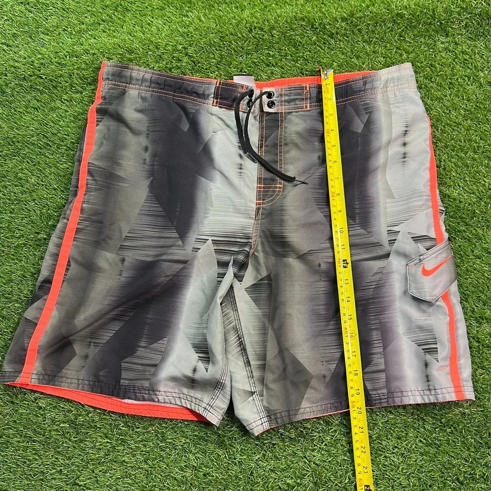 Nike Swim Trunks L Gray Black Geometric Board Shorts Red Trim Surf‎ Pocket